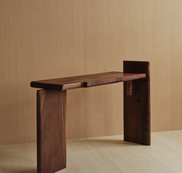 Henrique Console by Gregory Beson