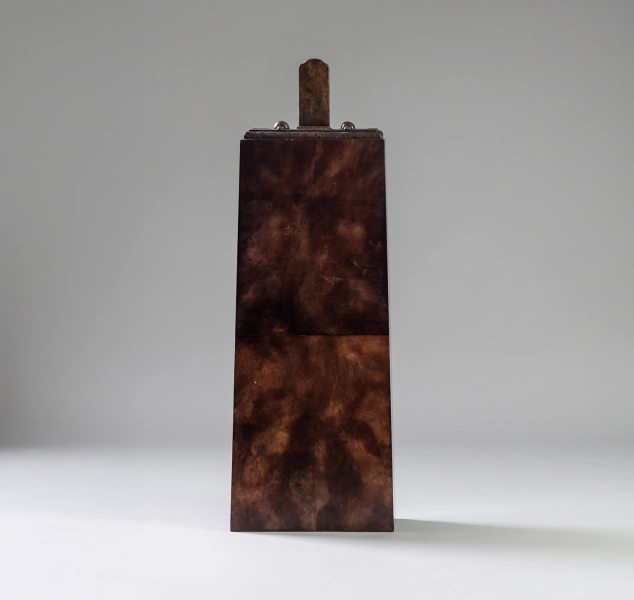 Louis Presentation Stand by Elan Atelier