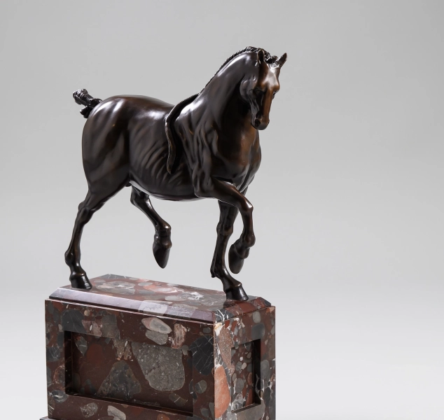 Pferd Sculpture by Elan Atelier